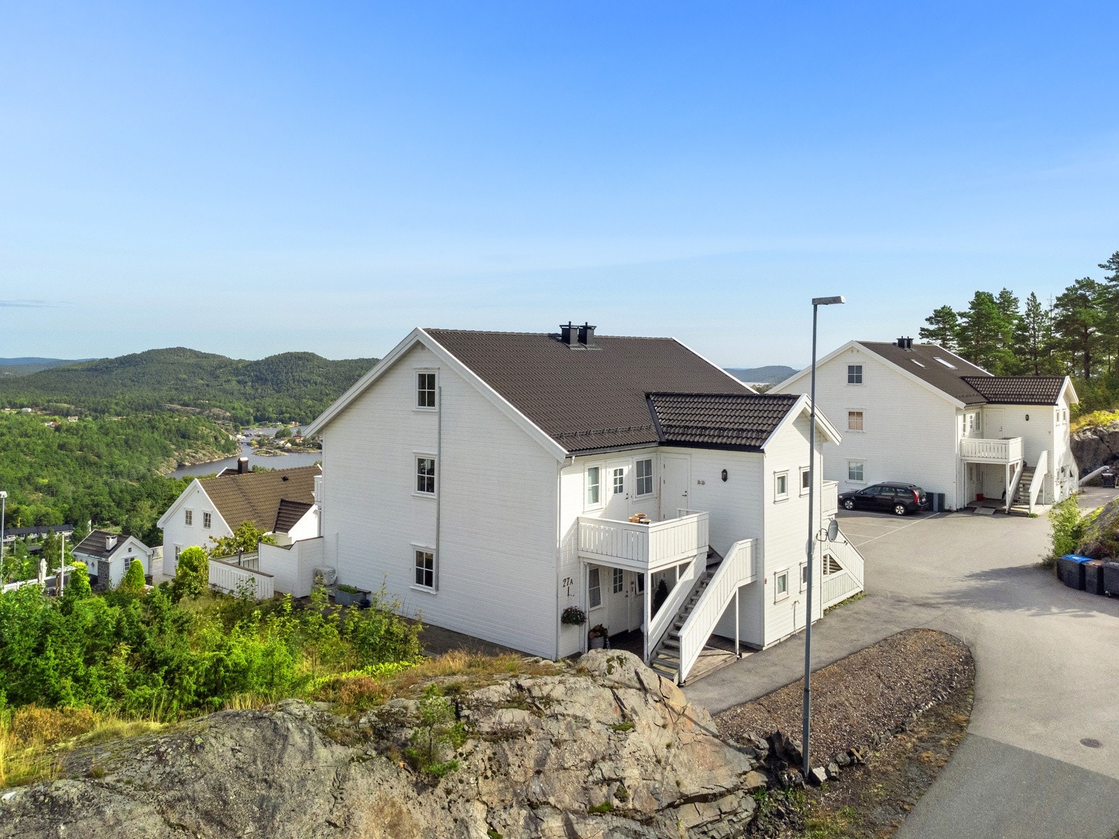 Stor og usjenert terrasse mot nord. Galleribilde