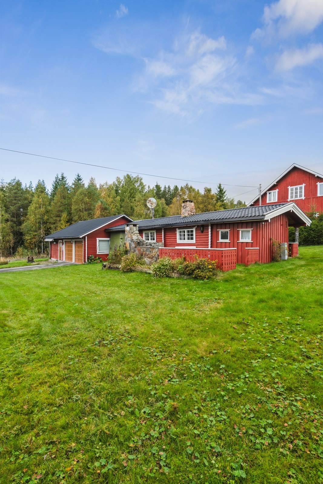 En sjarmerende fritidseiendom med hytte, anneks og dobbelgarasje. Galleribilde