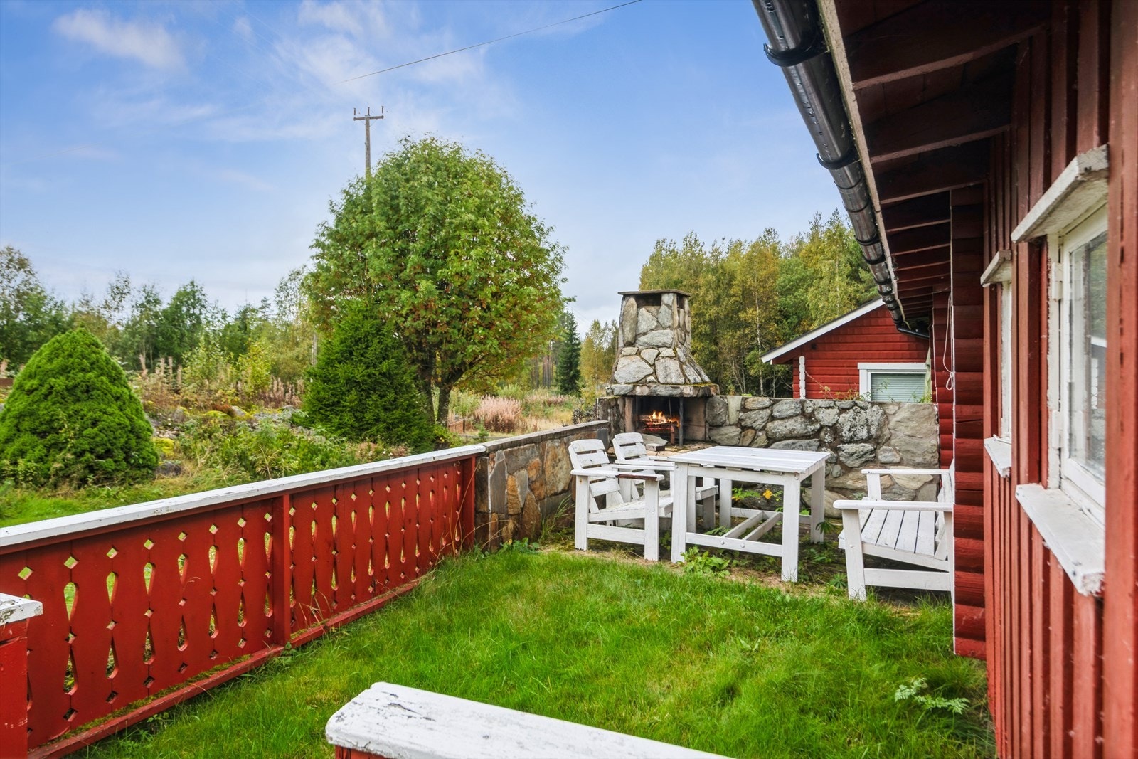 Mot vest finner vi et åpent uteareal på ca. 17 m². Galleribilde