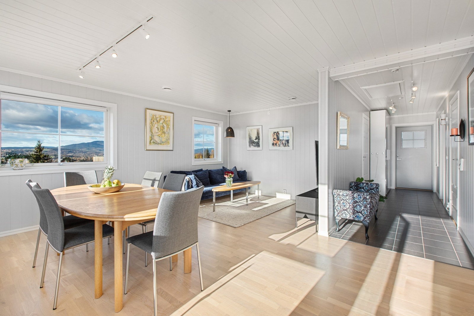 Stue med god plass til spisebord - Foto: Hege Leren Galleribilde