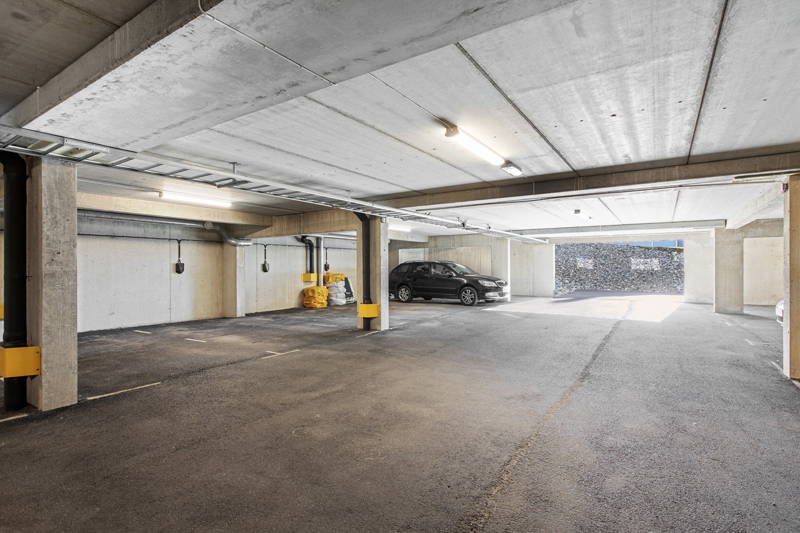 Det medfølger en parkeringsplass m/ el-bil lader i parkeringskjeller Galleribilde