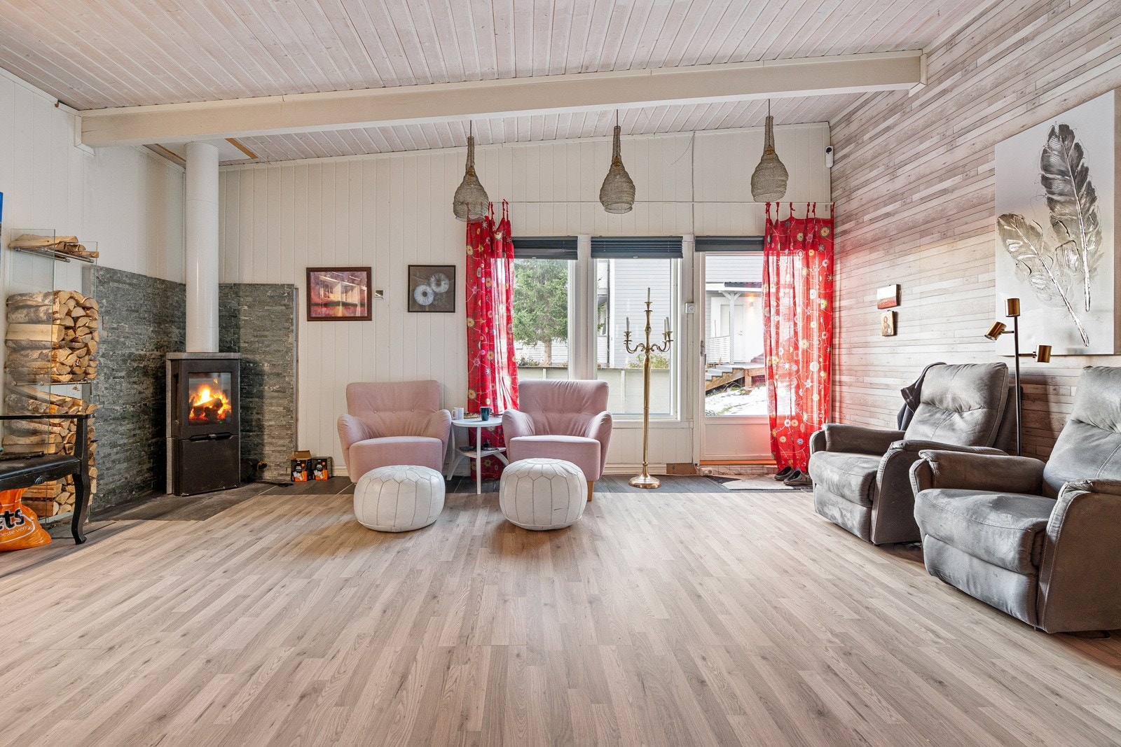 En romslig 4-roms selveier, med etterspurt beliggenhet i en avsideliggende gate på toppten av Tromsøya.