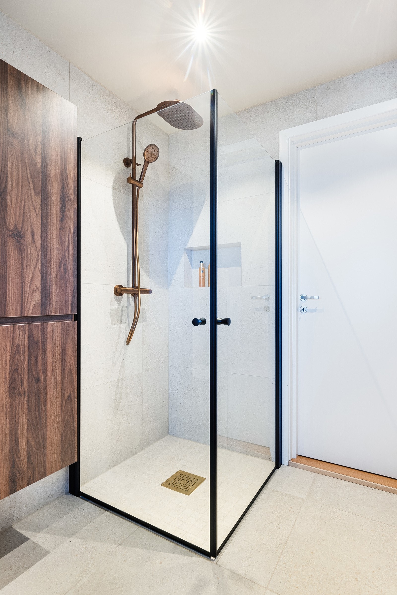 Badet har flotte detaljer og en gjennomført stil. Galleribilde