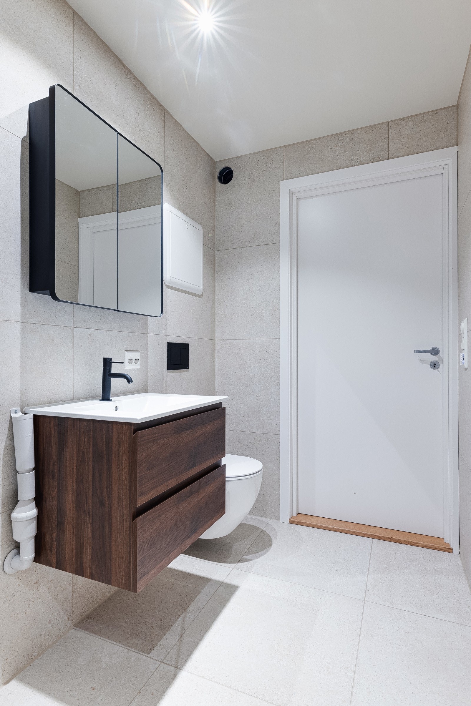 Bad i hybel. Galleribilde