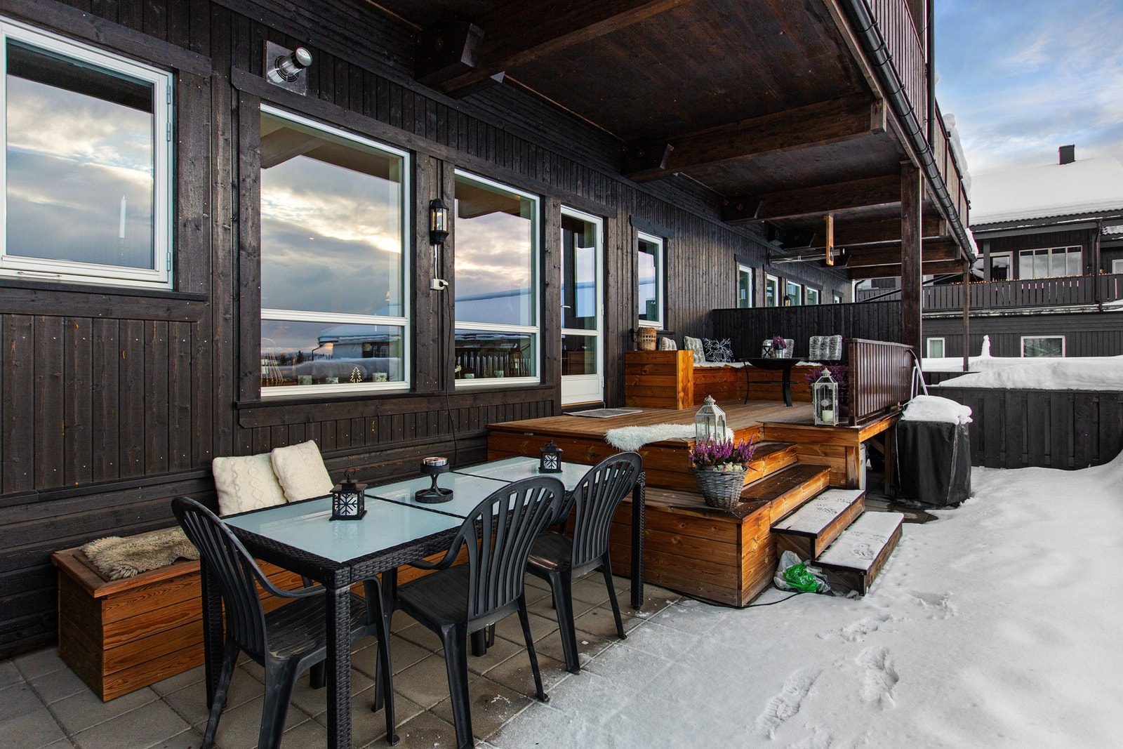 Her er møbleringsmulighetene mange, og det er god plass til å samles til et måltid ute. Galleribilde