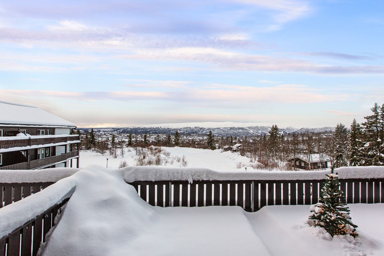 Her er det et hav av muligheter for friluftsopplevelser og aktiviteter - fotturer, juvvandring, rafting, klatring, høydepark og sykling er bare et lite utvalg av alt man kan oppleve. Galleribilde