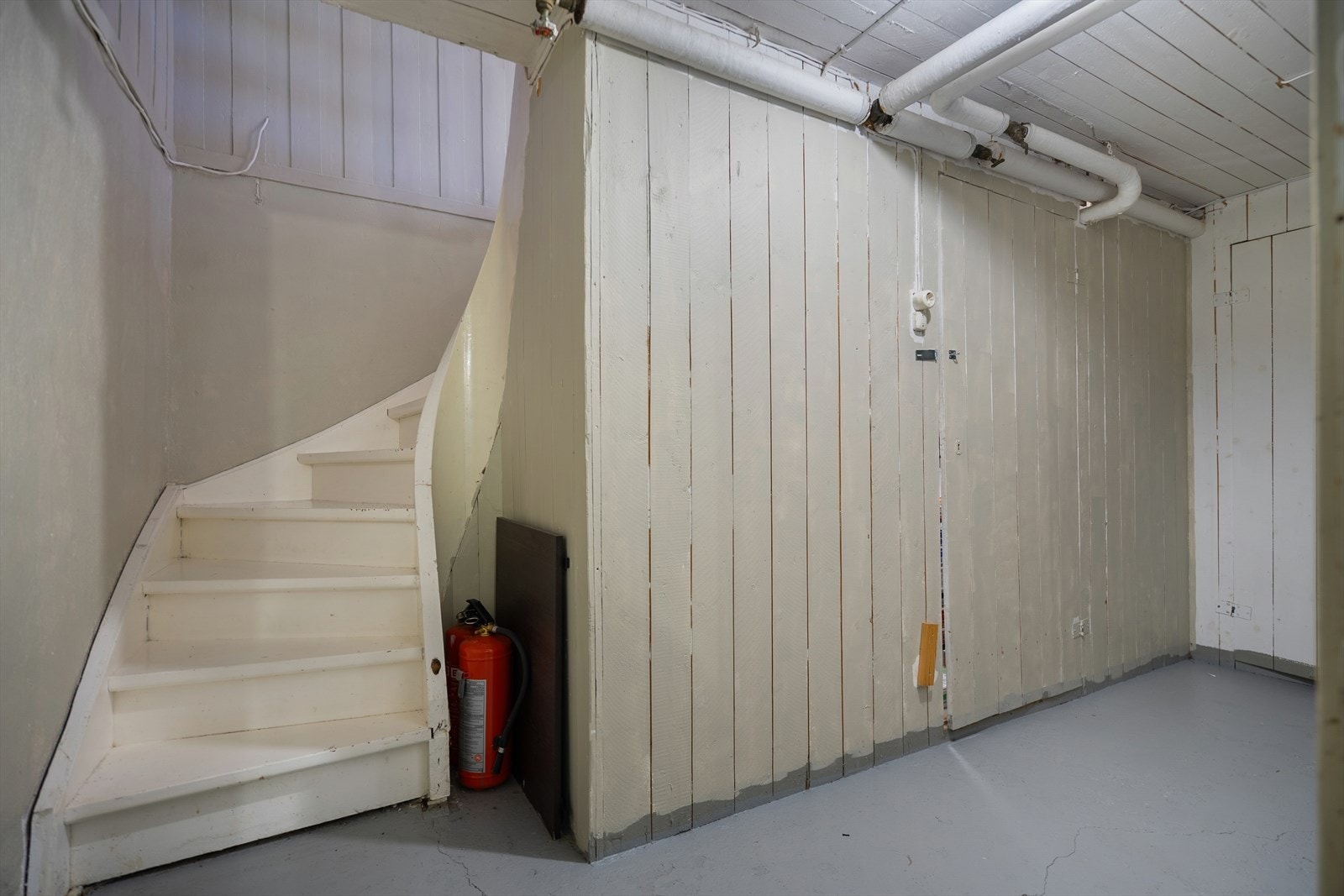 Kjelleretasje med vaskekjeller og boder Galleribilde