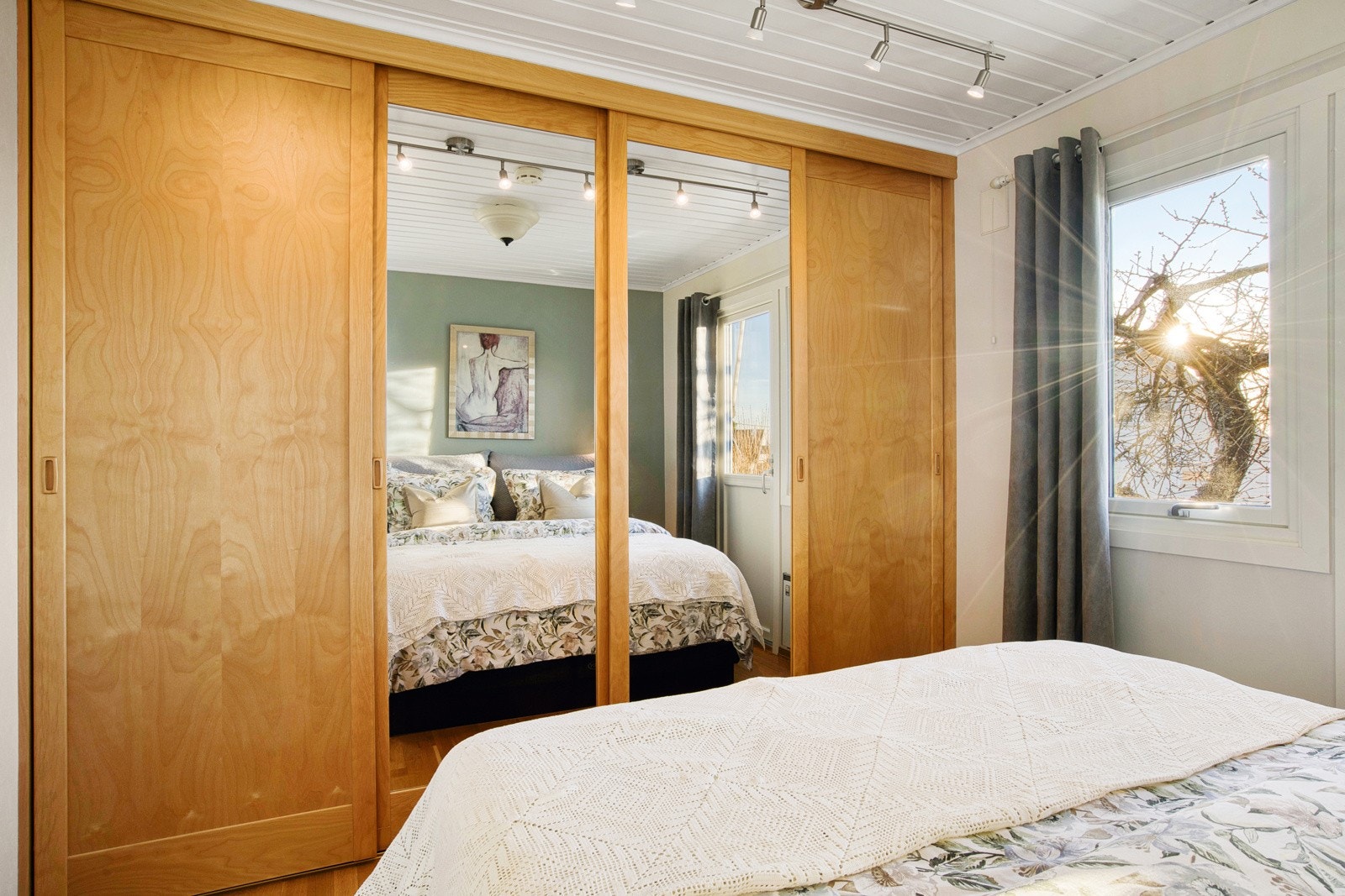 Garderobeskap medfølger Galleribilde