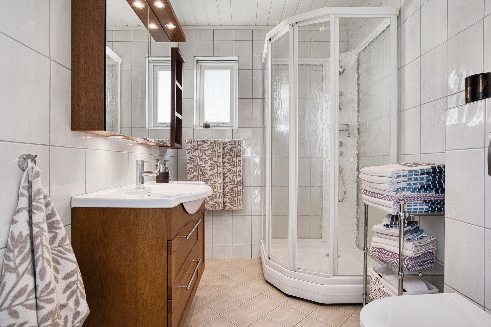 Bad pusset opp i 2008 - dusjkabinett og wc Galleribilde