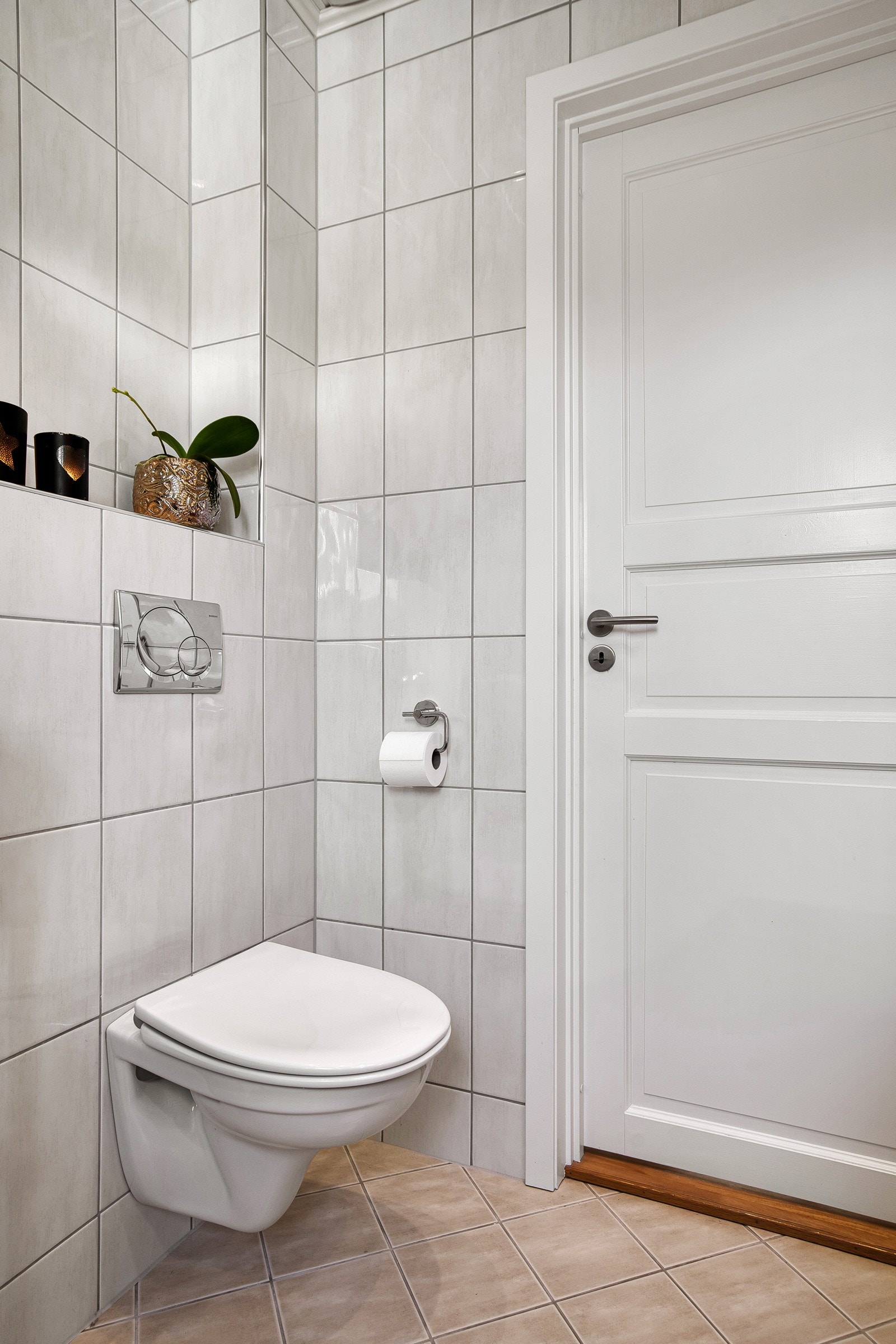 Vegghengt toalett Galleribilde