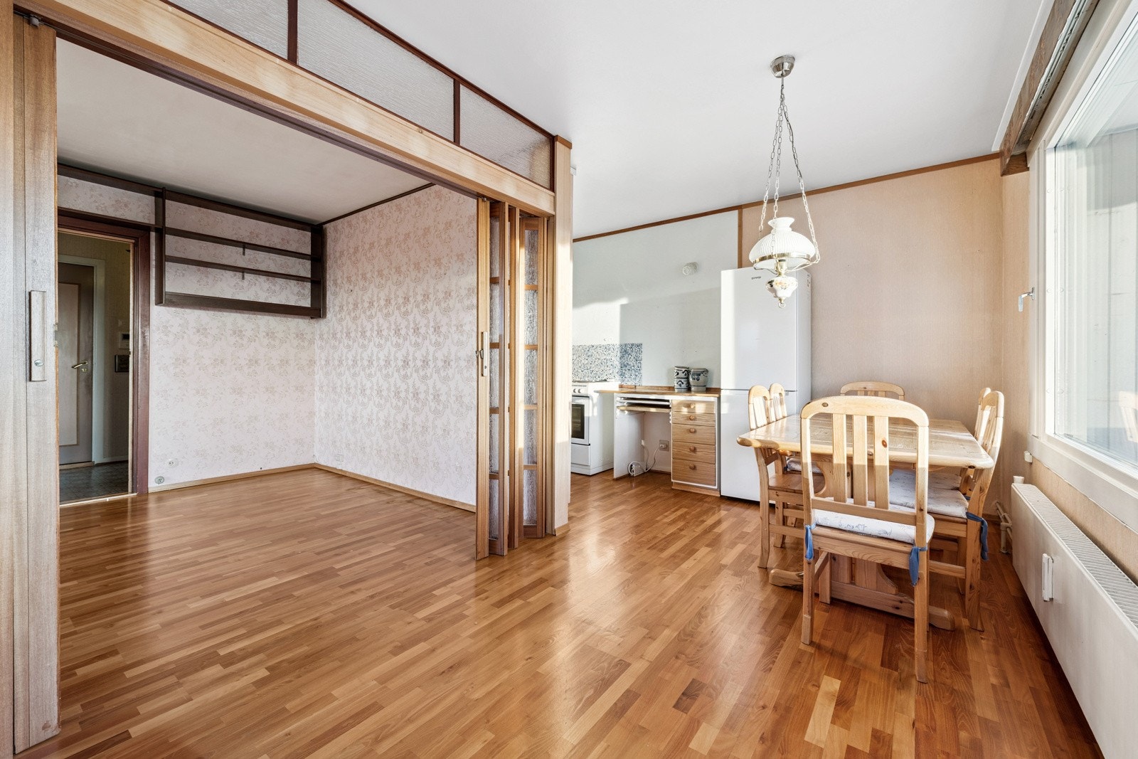 Leiligheten har en spesielt fin og sosiel løsning mellom kjøkken, spisestue og stue. Galleribilde