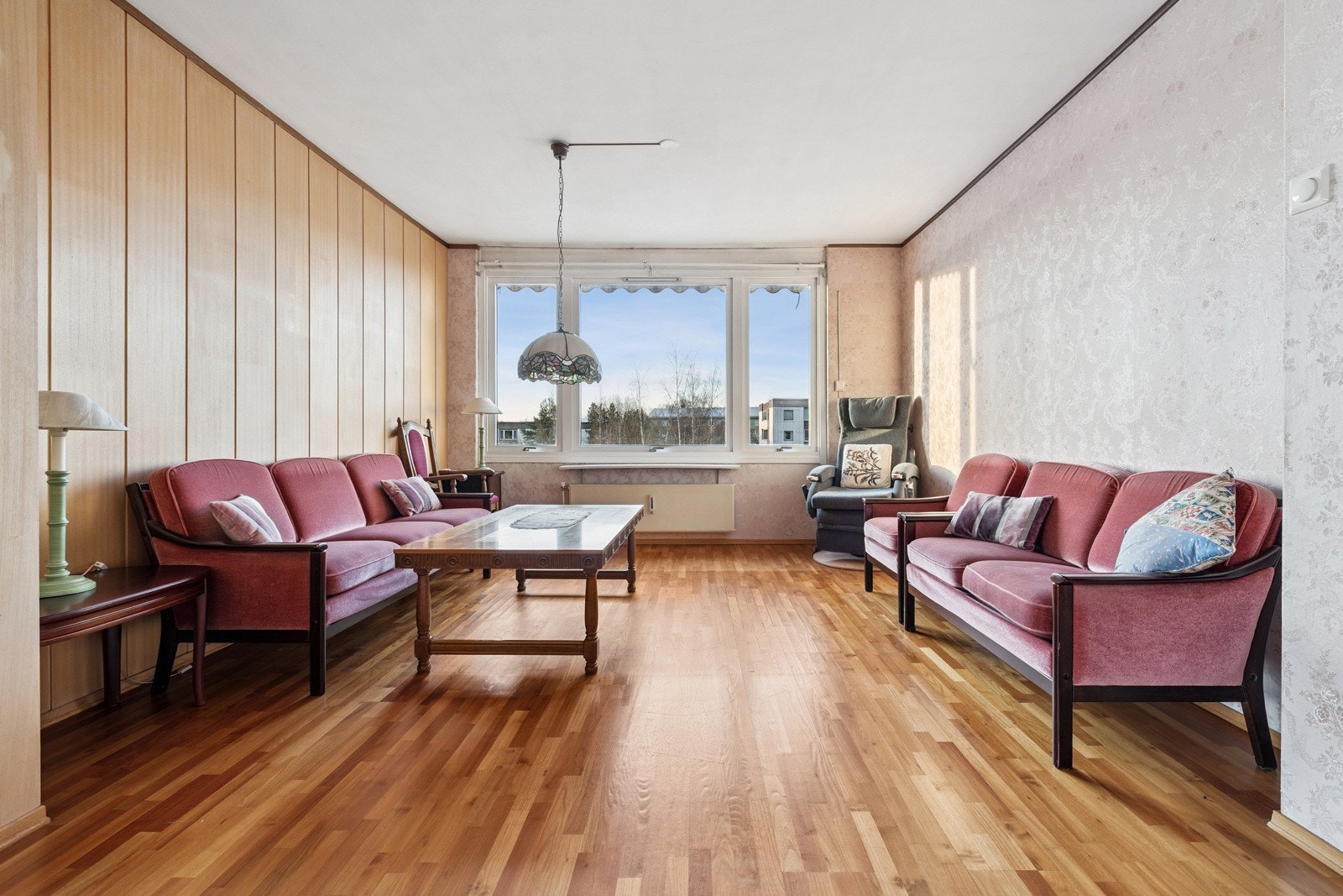 Varmt vann, fyring og internett er inkl. i felleskostnadene. Lave strømutgifter. Galleribilde