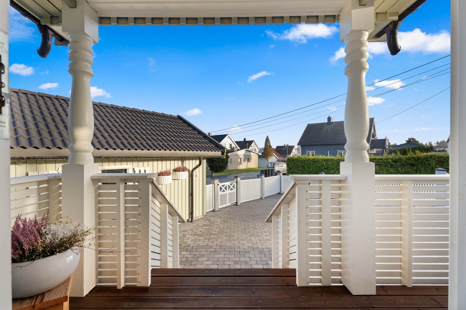 Overbygd inngangsparti på ca. 8 kvm Galleribilde