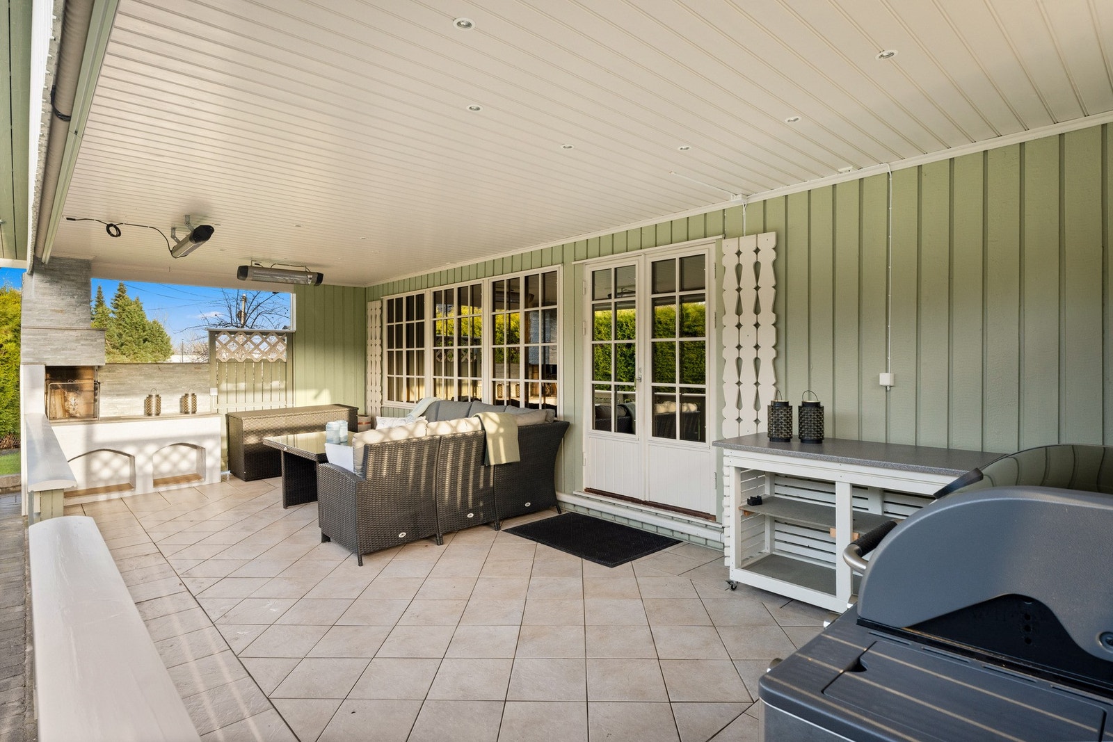 Overbygd terrasse som kan brukes året rundt Galleribilde