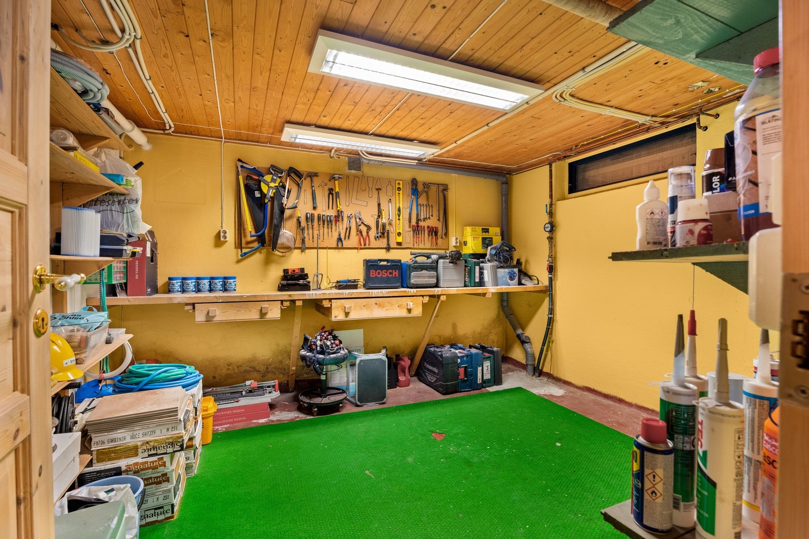 Bodrom i kjelleren Galleribilde