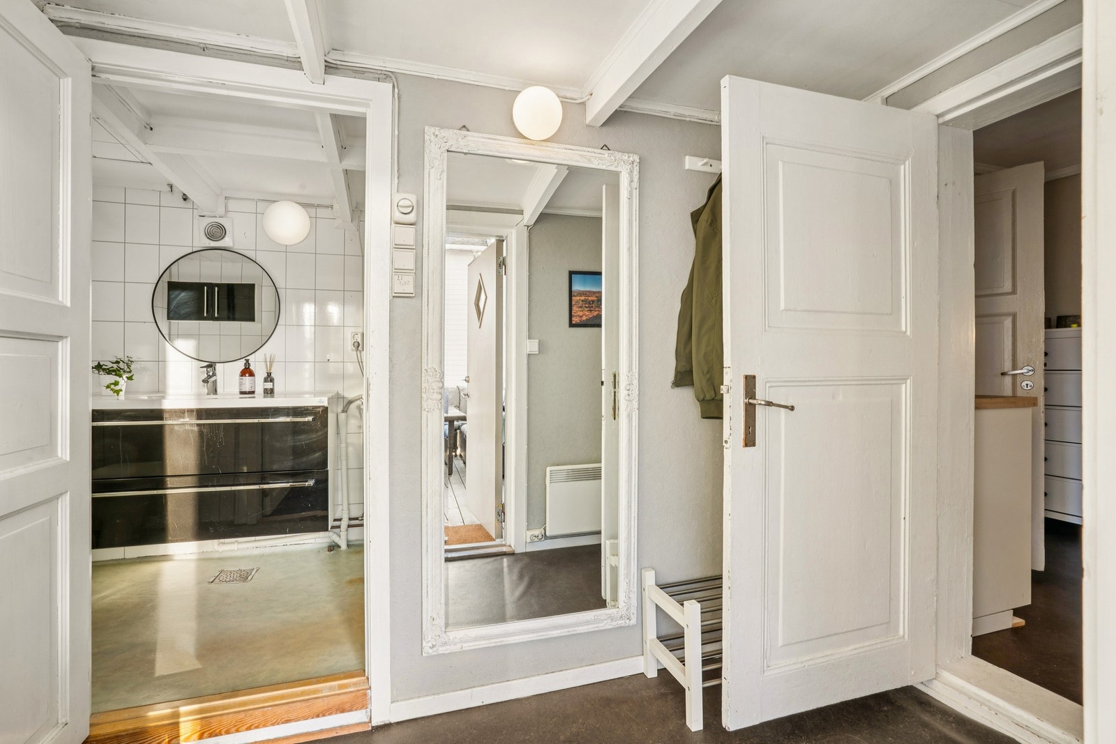 Boligen har inngang fra både Masterberggata og vestsiden av huset, her fra vestsiden. Foto: EFKT Galleribilde