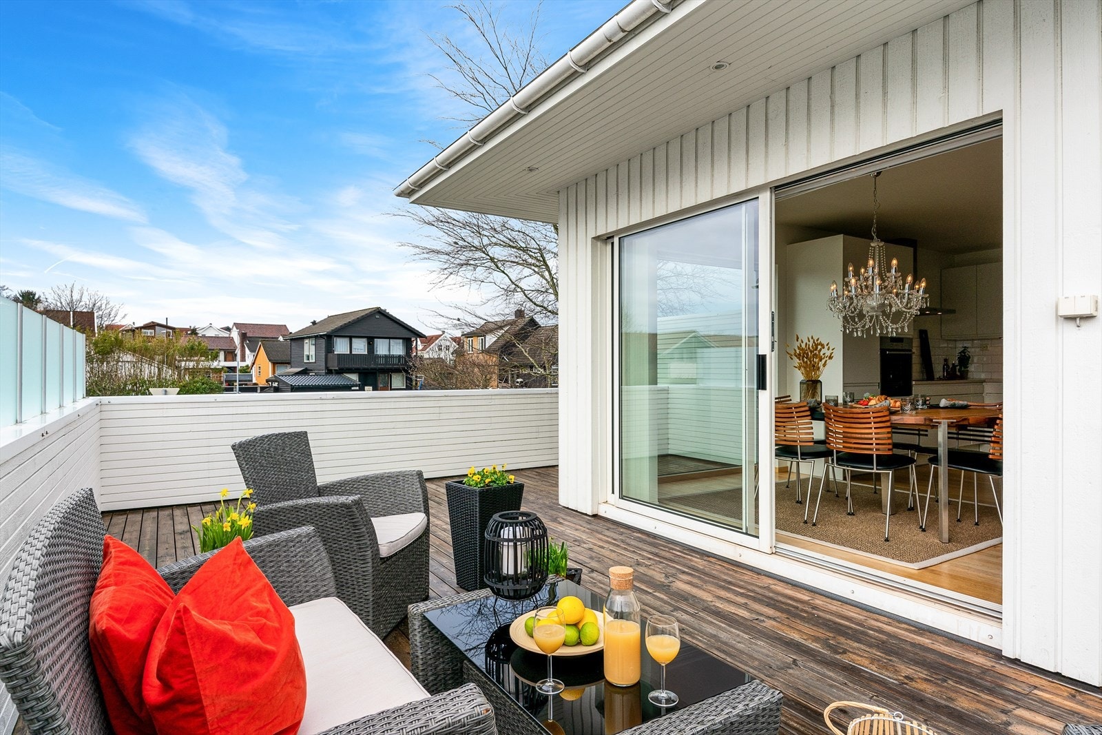Terrasse over garasjen. Utgang fra kjøkken Galleribilde