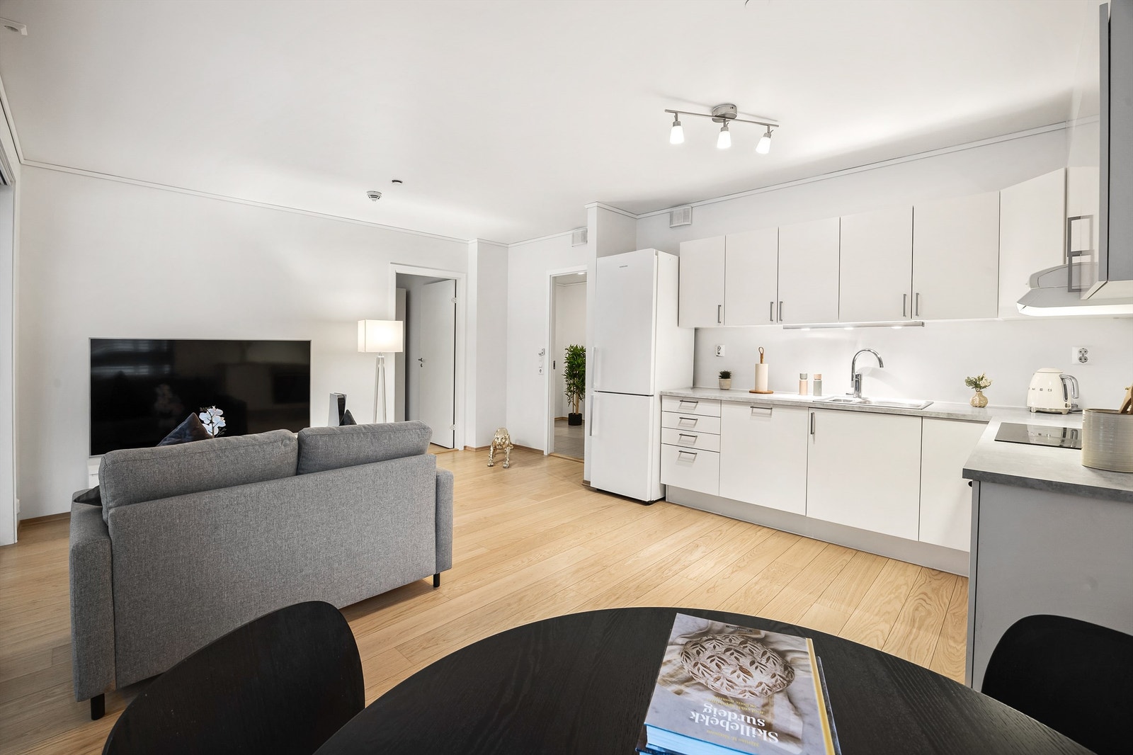 Over- og underskap i hvit samt glatt utførelse Galleribilde