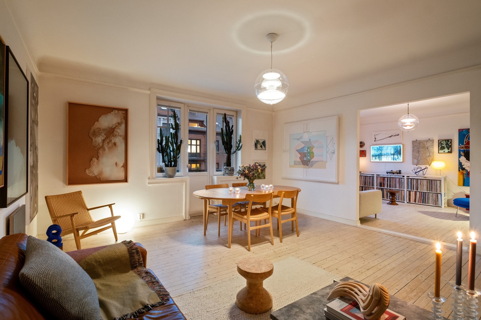 Leiligheten har en generøs takhøyde på opptil 2,72 meter. Galleribilde