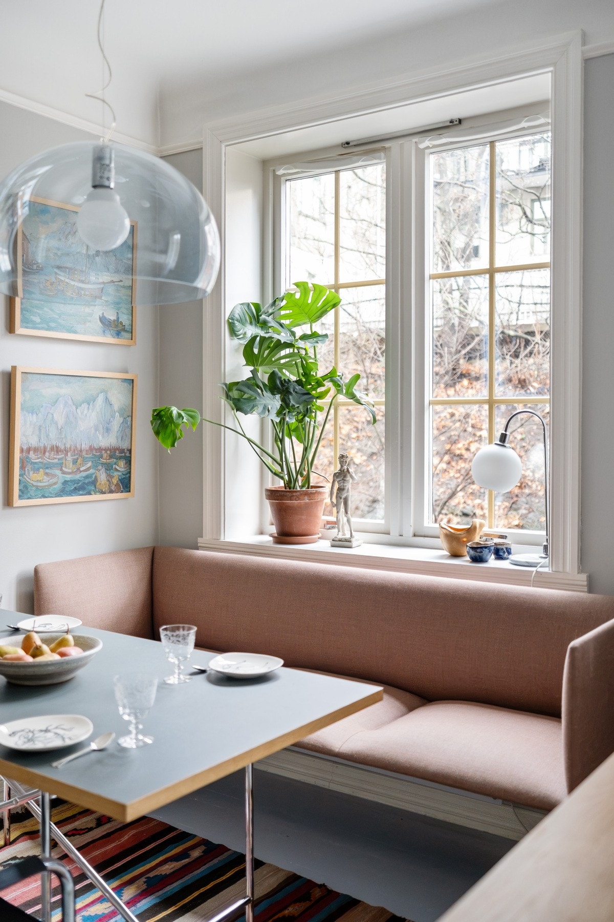 Kjøkkenet er et naturlig samlingssted både om morgenen og ettermiddagen. Galleribilde