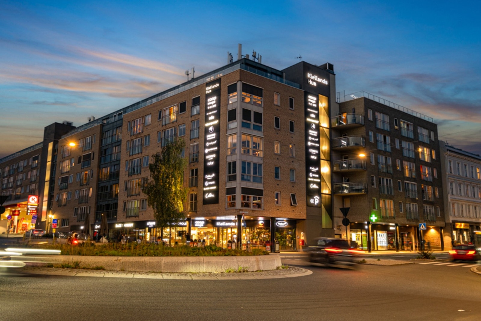 Det er kort vei til nærmeste butikker. Galleribilde