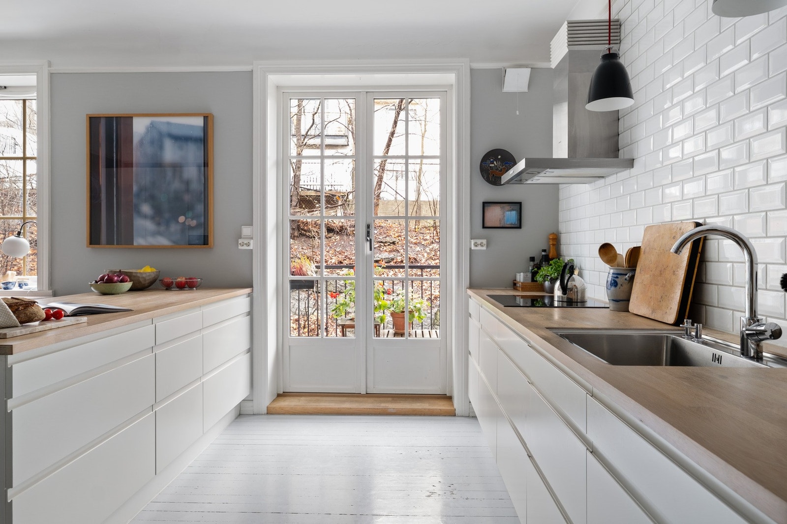 Store benkeflater gjør det enkelt å tilberede herlige retter. Galleribilde