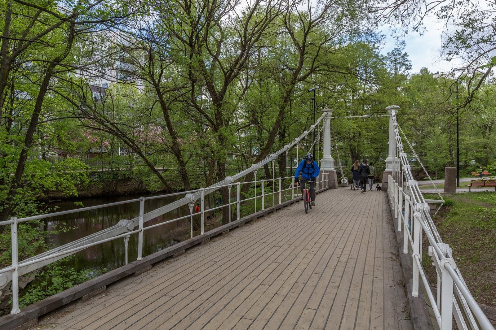 Nydelig tursti langs hele Akerselven, rett utenfor leiligheten Galleribilde