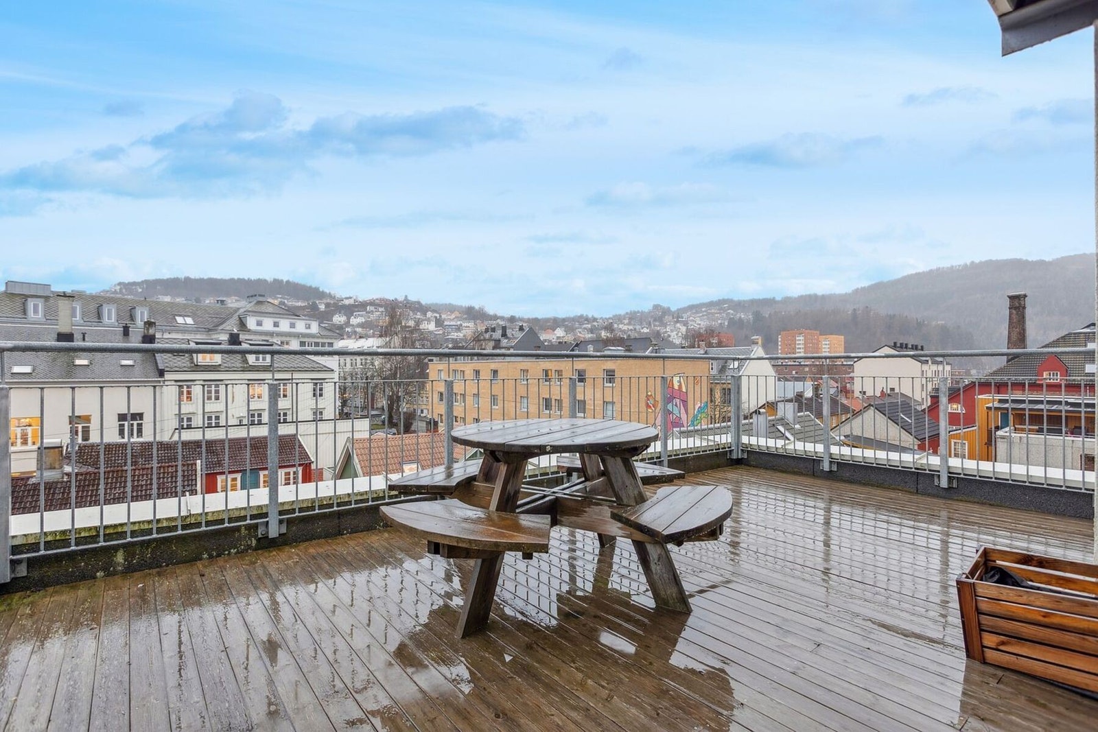 I Nedre Ila 13A får man også en stor felles takterrasse med nydelige solforhold store deler av dagen samt herlig utsikt. Galleribilde