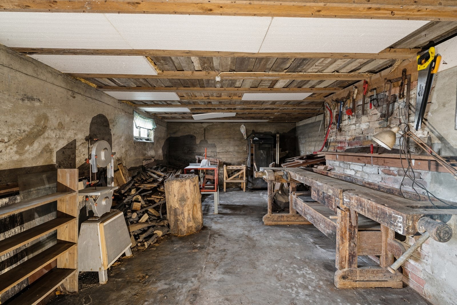 I kjelleren har man ellers god lagringsplass. Galleribilde