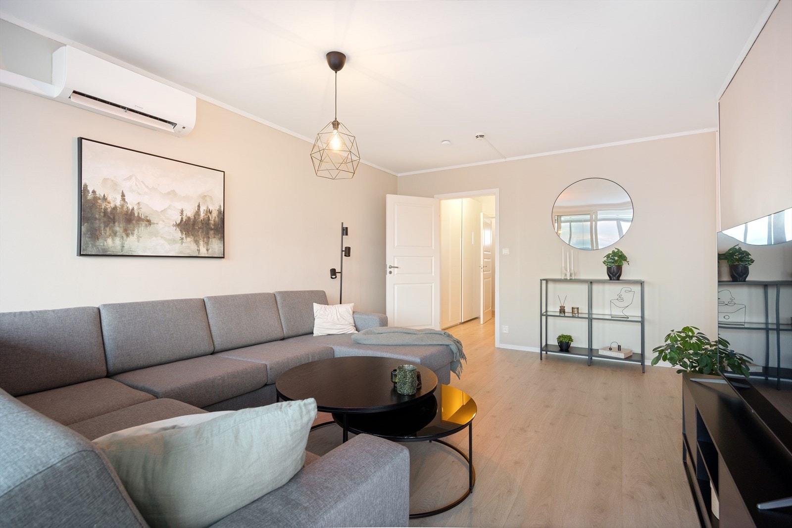 Leiligheten er overflate oppusset i perioden 2020-2024 og har fine kvaliteter, klar for innflytting Galleribilde