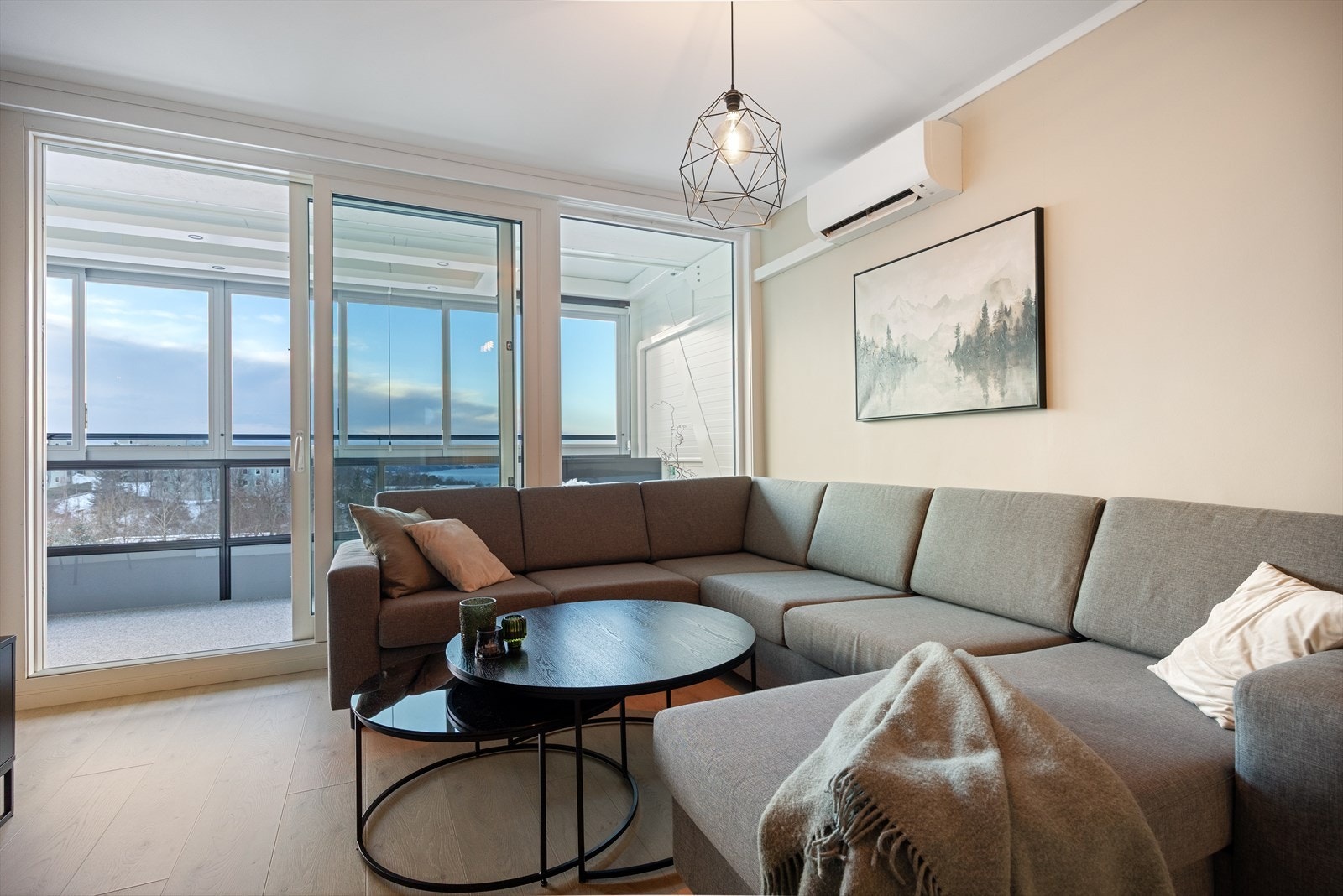 I samme periode fikk boligen også en varmepumpe som både har varme- og kjølefunksjoner Galleribilde