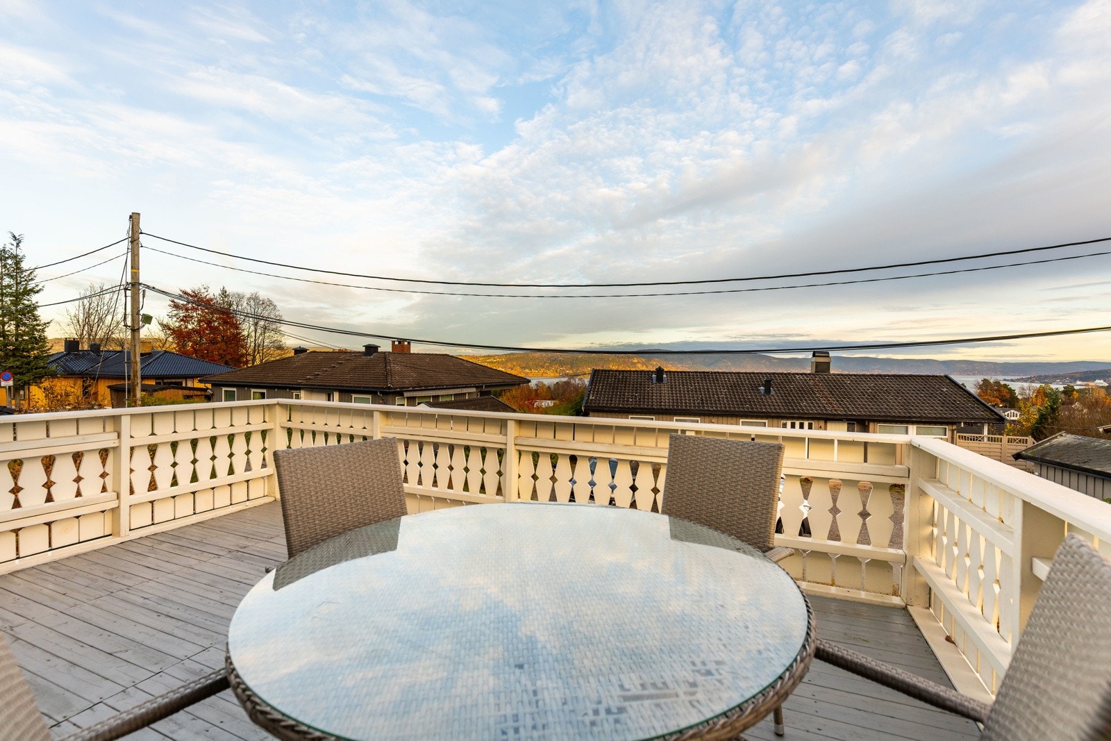 Her får du en bolig som kombinerer praktiske løsninger med flott beliggenhet og herlig utsyn. Galleribilde