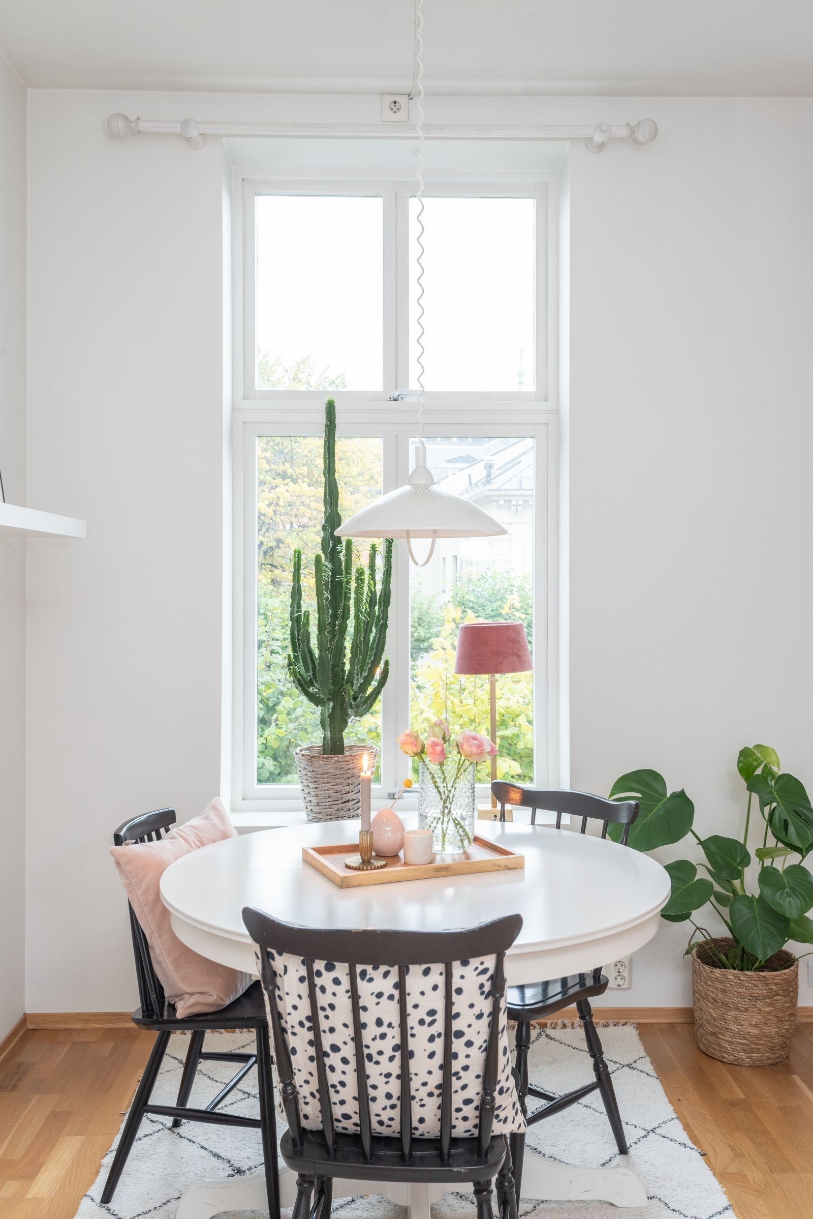 Hyggelig spiseplass ved kjøkkenet. Galleribilde