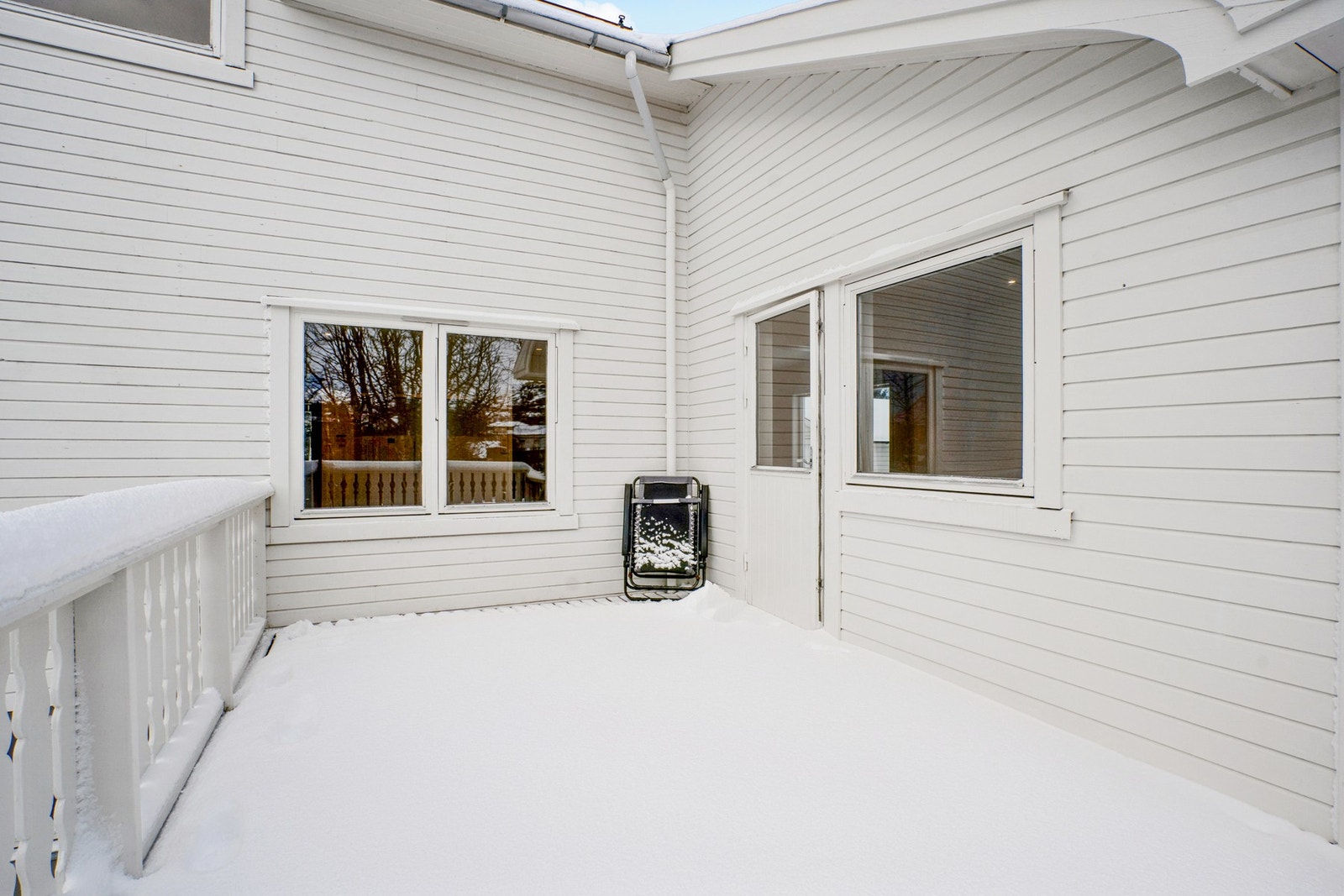 God plass til utemøbler og grill. Galleribilde