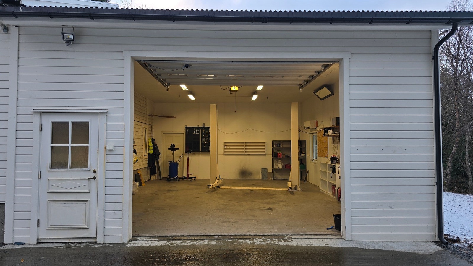 Selgers private bilde. Garasje. Galleribilde