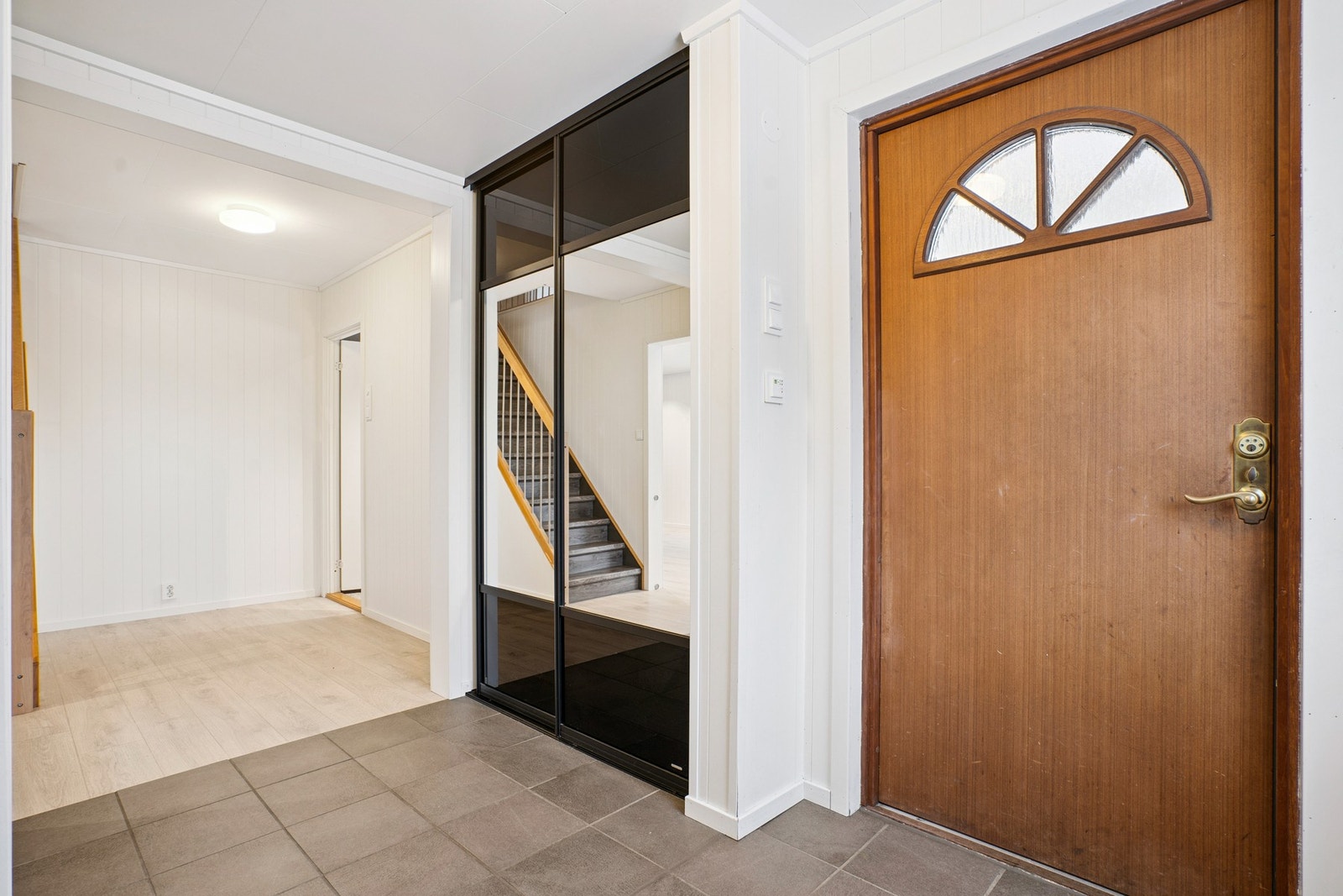 Entré og gang. Galleribilde