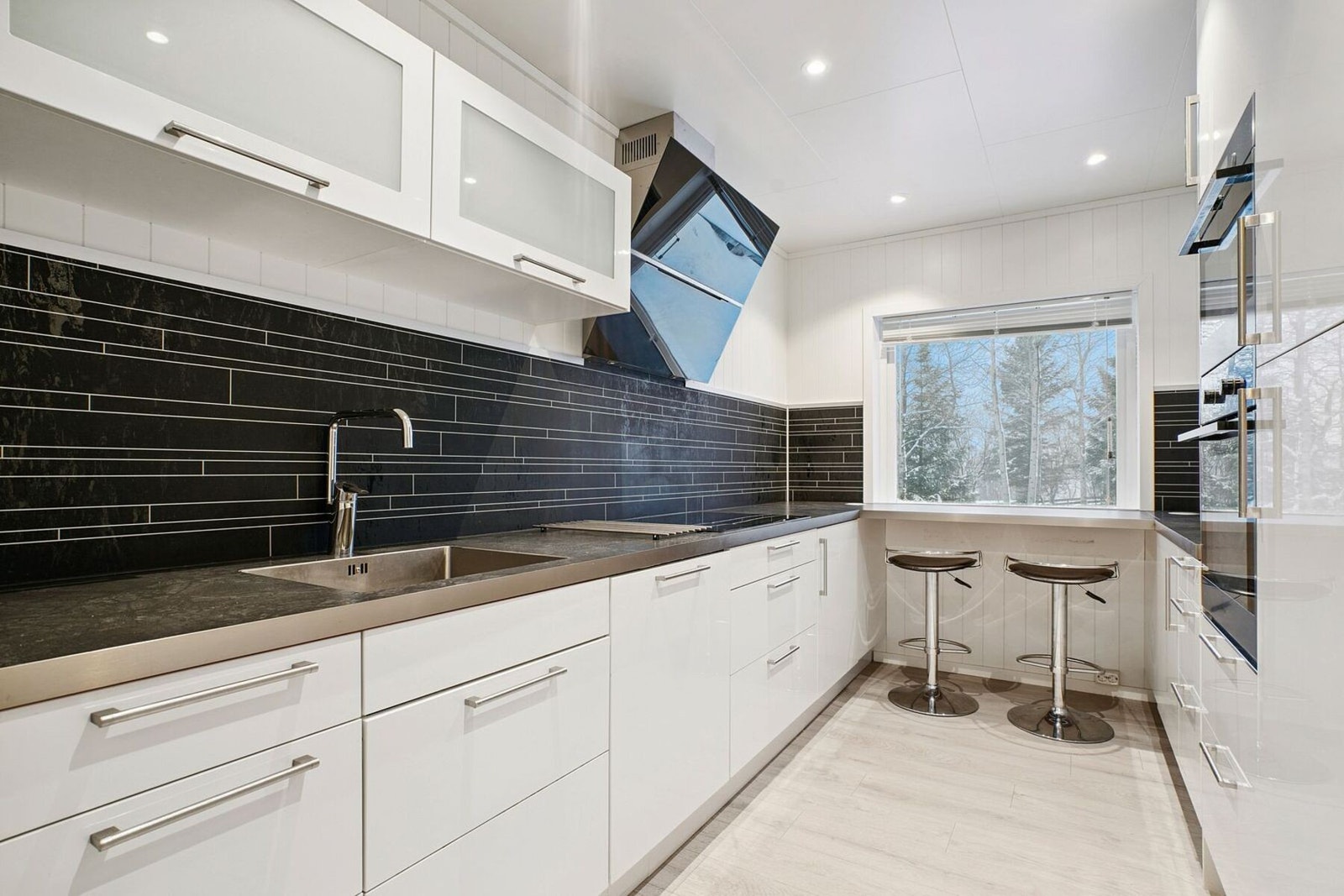 Klassisk og tidløst kjøkken fra 2016. Galleribilde