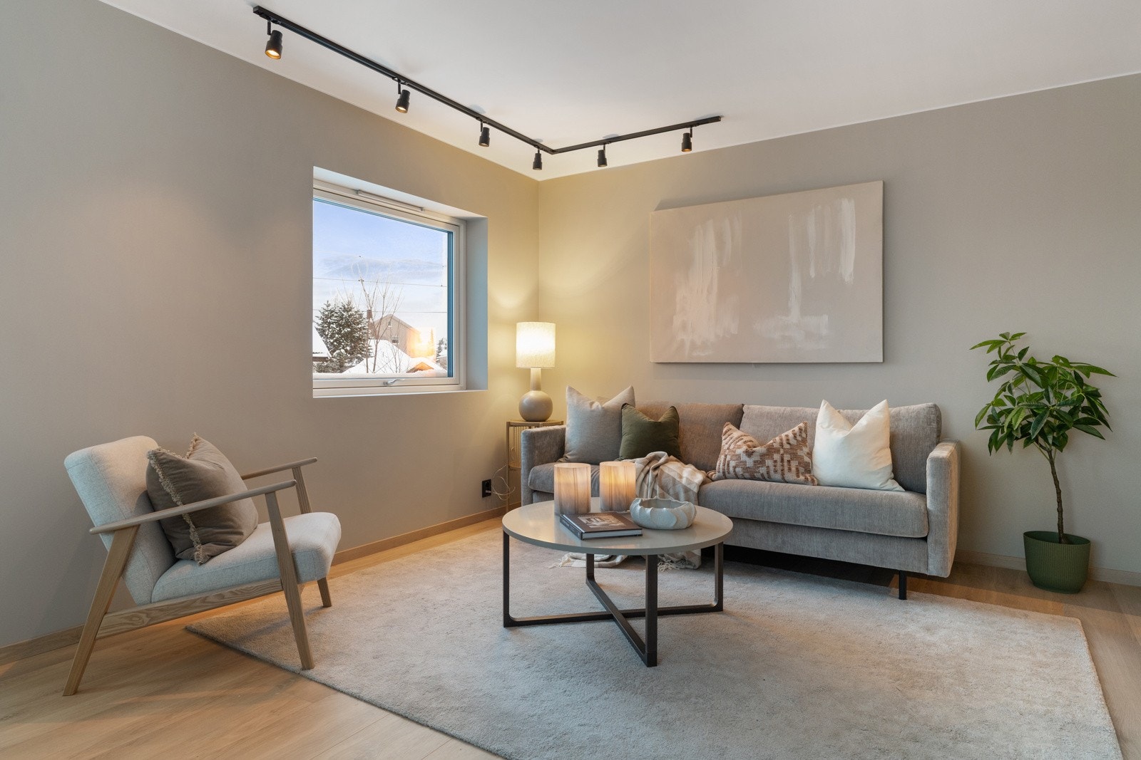 Den gjennomgående gode planløsningen gir en lun og harmonisk atmosfære. Galleribilde