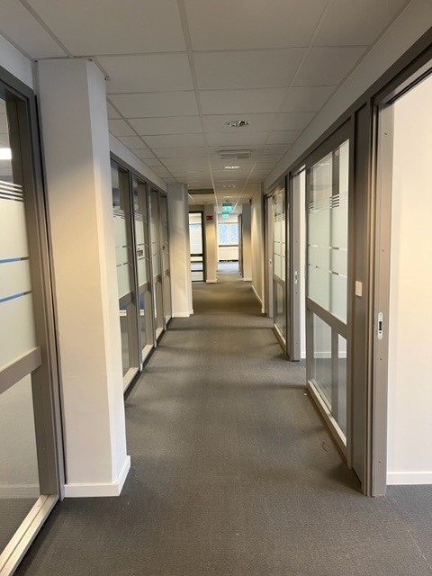 Gang med cellekontorer As- is innredning Galleribilde