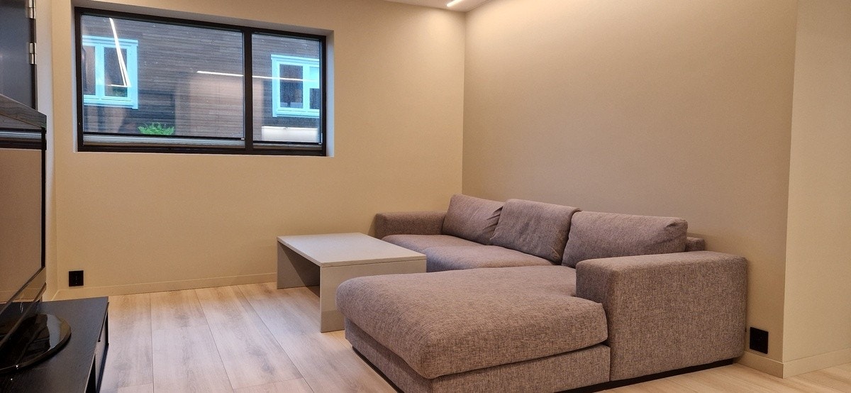 Stua - sofa fra Bolia følger med. Galleribilde