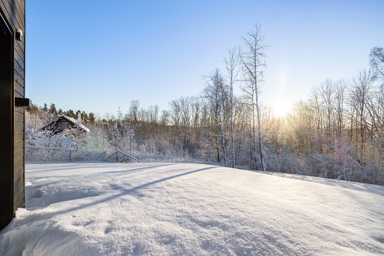 Eiendommen ligger i et meget attraktivt og sentralt boligområde på Voksen/Holmenkollen Galleribilde