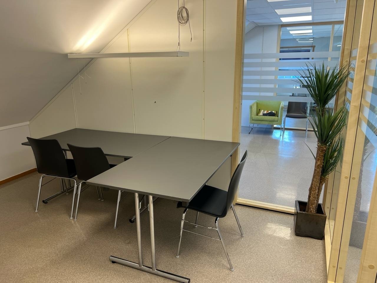 Moloveien 10 - 3.etg
Kan leies møblert. Vi har kontormøbler på lager. Galleribilde