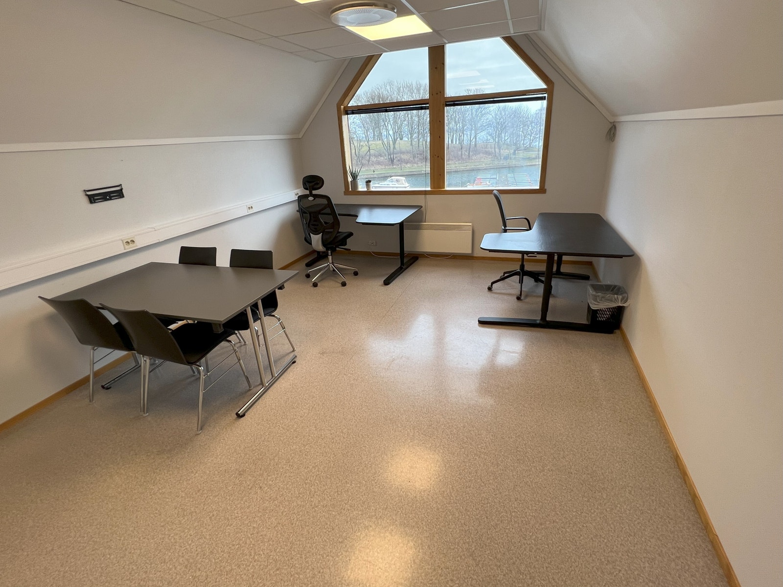 Moloveien 10 - 3.etg
Kan leies møblert. Vi har kontormøbler på lager. Galleribilde