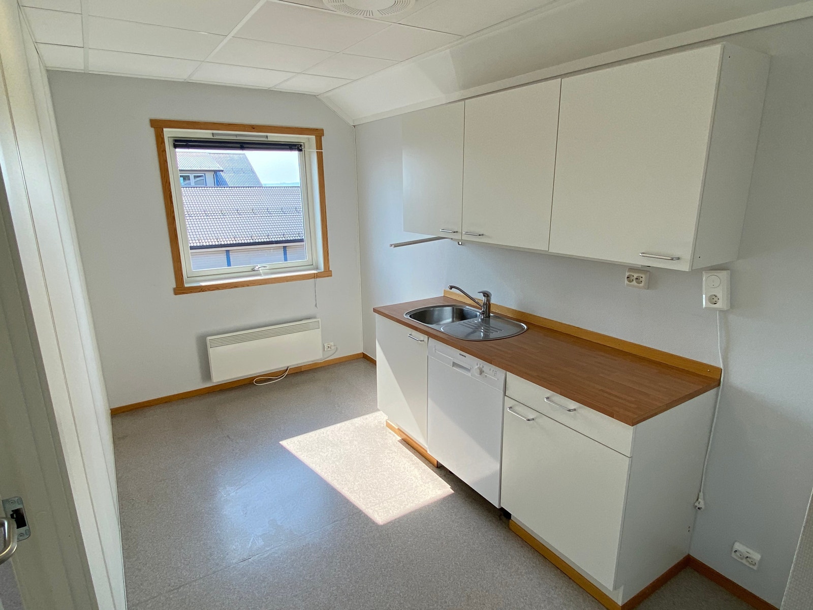 Moloveien 10 - 3.etg
Kan leies møblert. Vi har kontormøbler på lager. Galleribilde