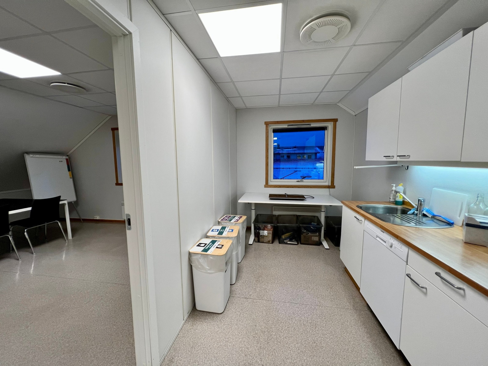 Moloveien 10 - 3.etg
Kan leies møblert. Vi har kontormøbler på lager. Galleribilde