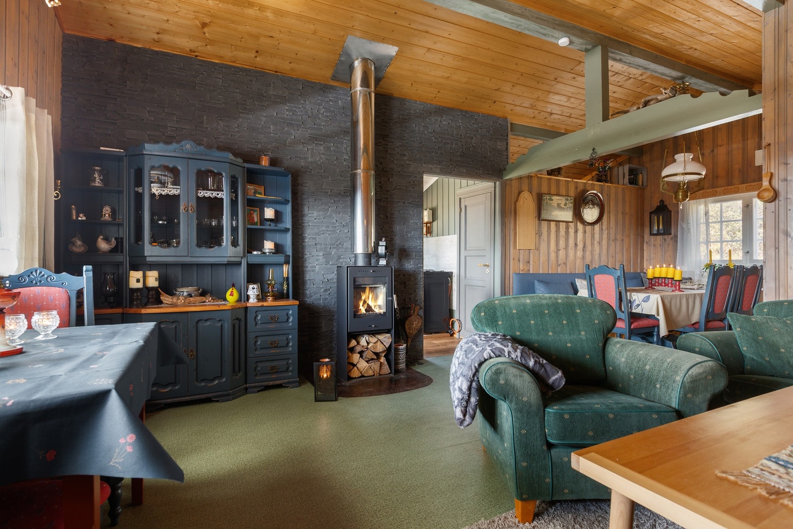 Rausta himling kledd med trepanel. Galleribilde