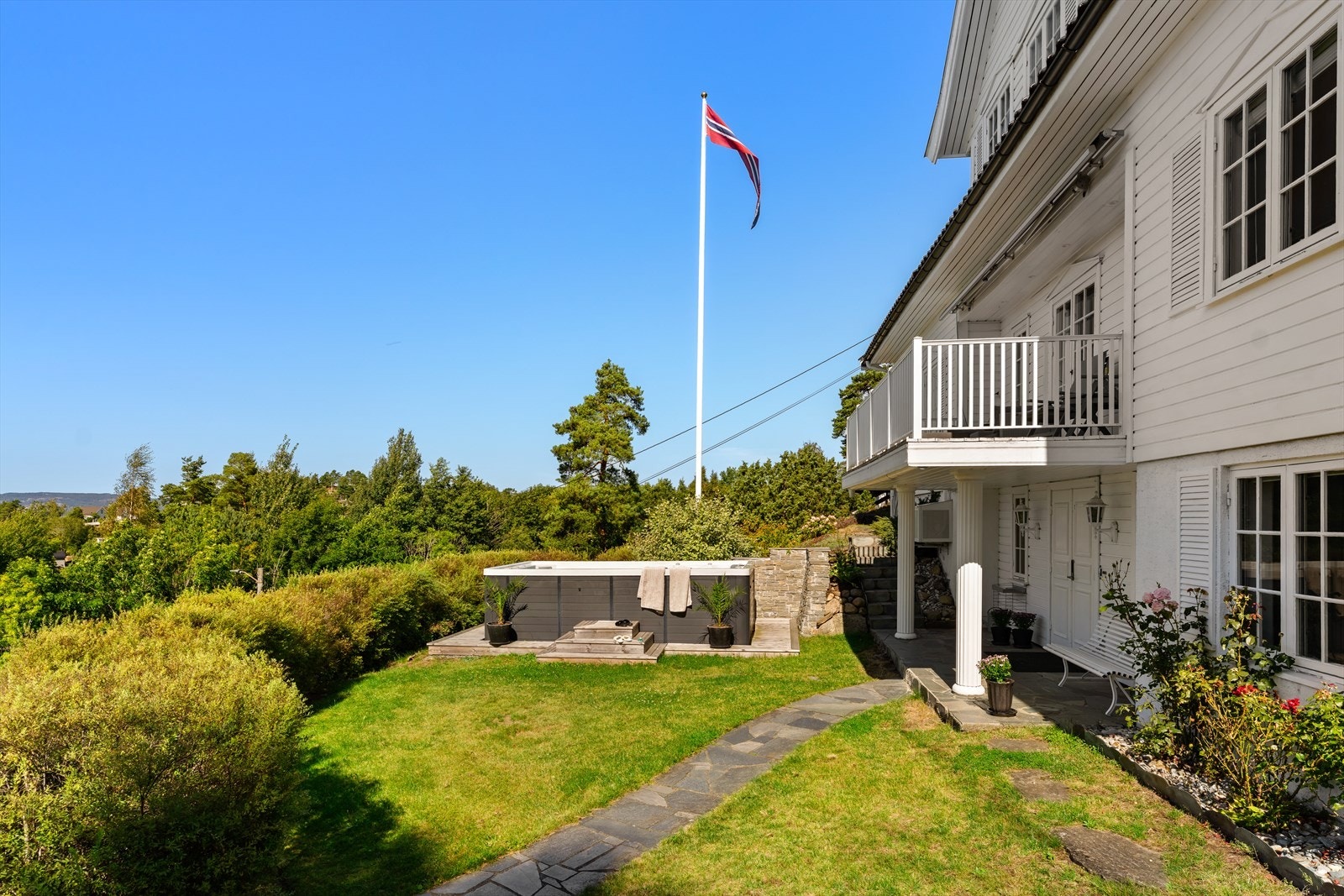 Overbygget inngangsparti. Galleribilde