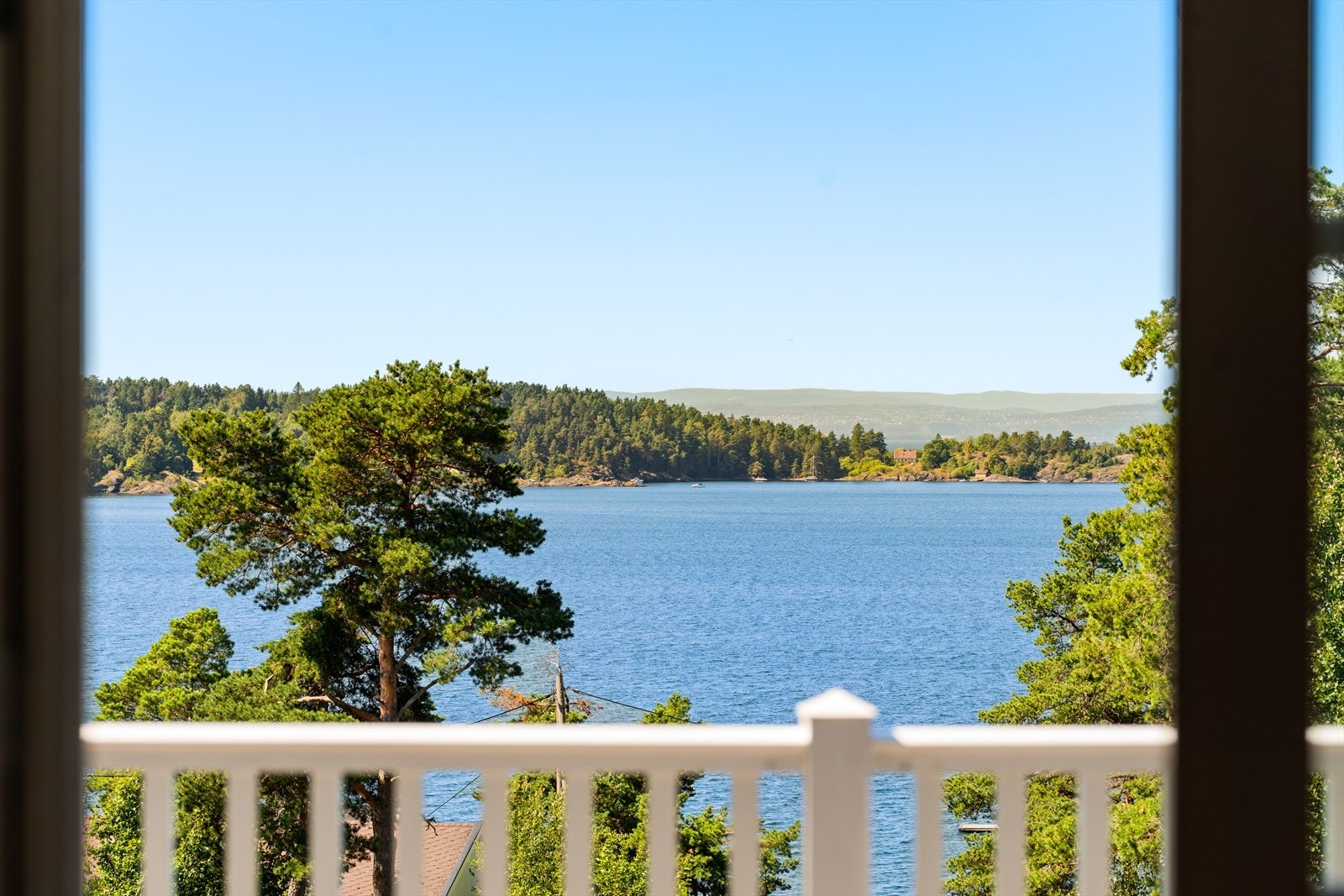 Nydelig fjordutsikt. Galleribilde