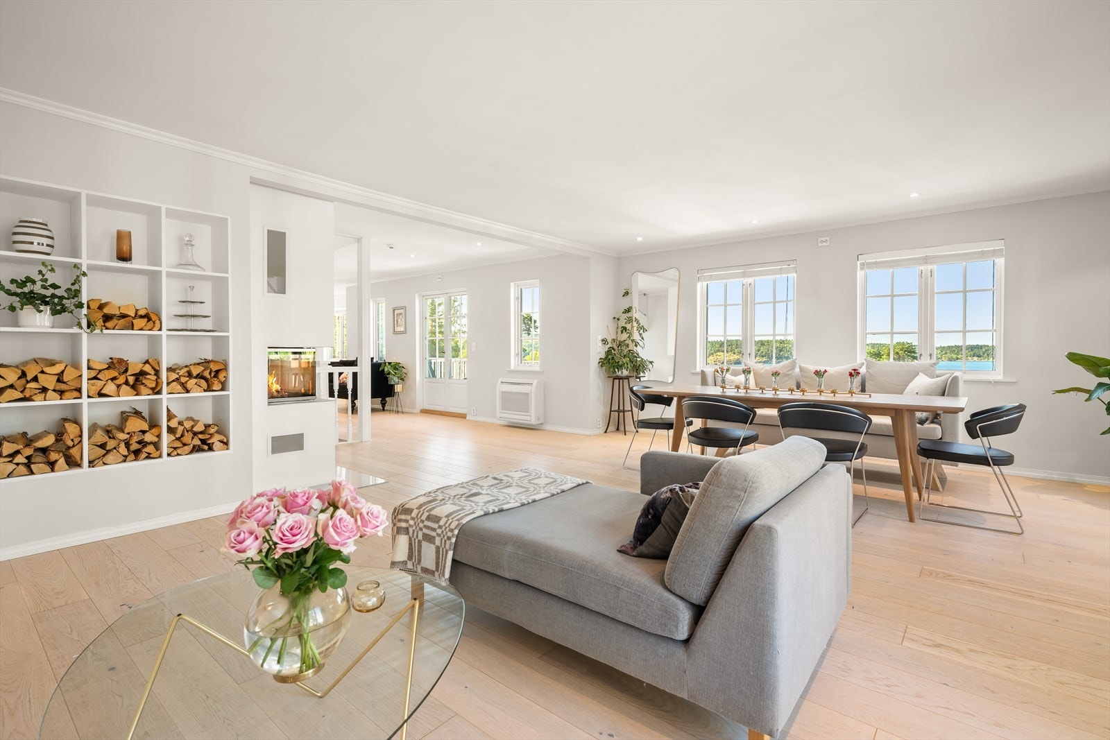 I stuen er det montert luft til luft varmepumpe. Galleribilde