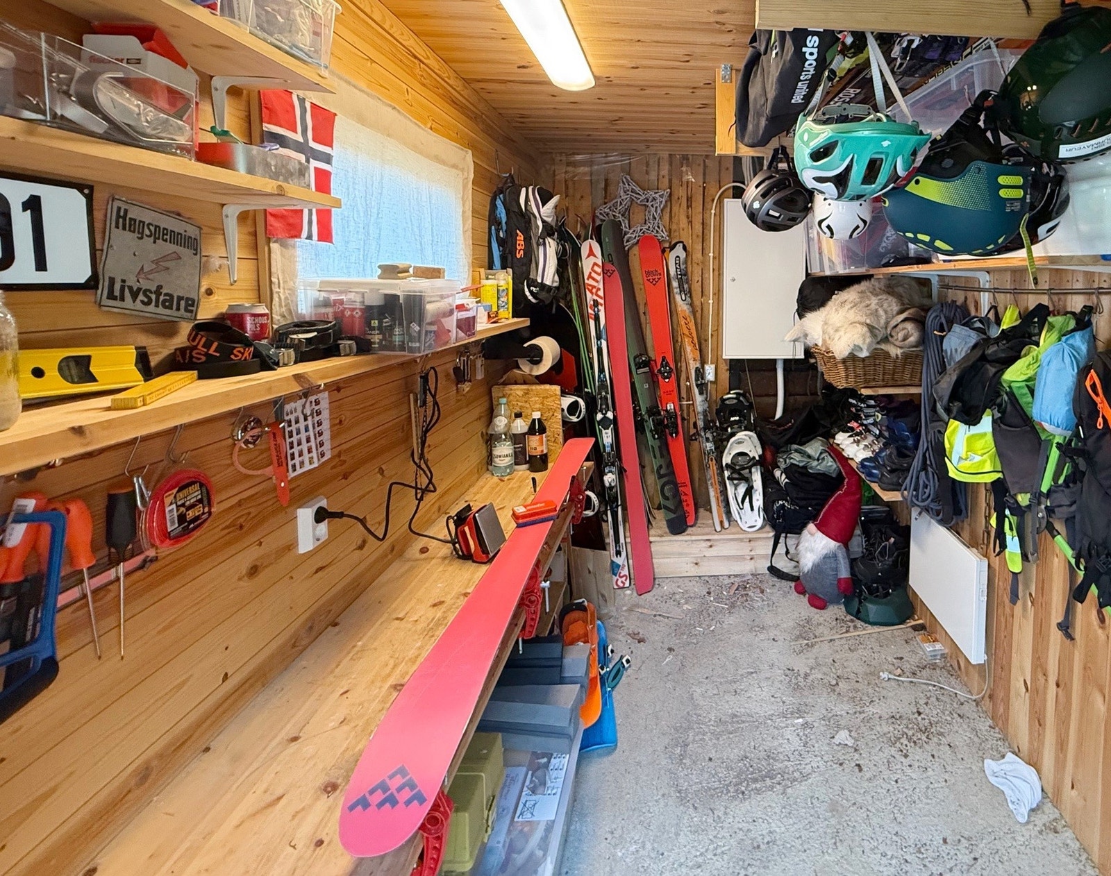 Svært praktisk sportsbod / prepperom. Isolert. Galleribilde